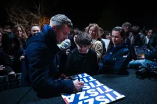 „Pócs János szégyen” – a Jászságban kampányolt Magyar Péter