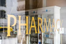 Könnyítés a krónikus betegeknek: gyógyszerész is felírhatja majd a gyógyszerüket