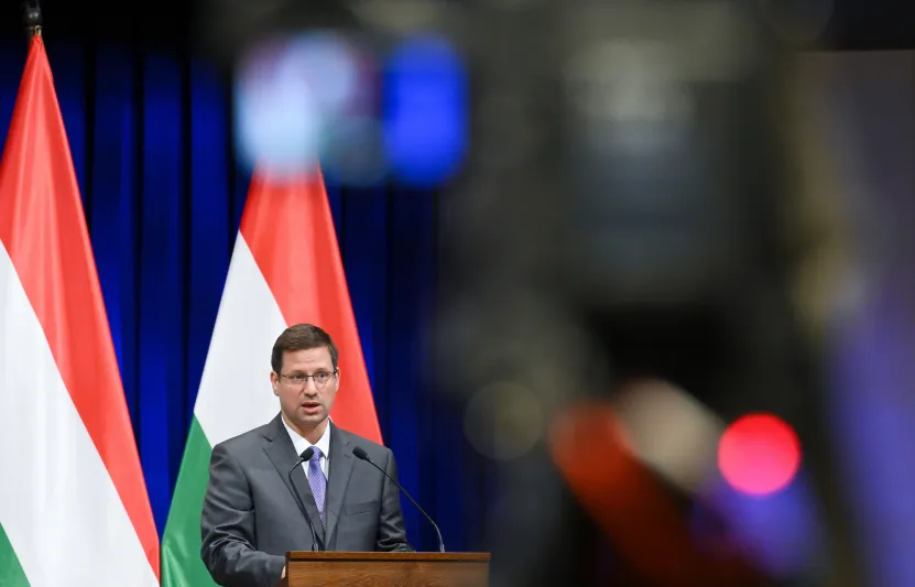 Gulyás Gergely: Kémkedés miatt tett feljelentést a kormány Panyi Szabolcs újságíró ellen
