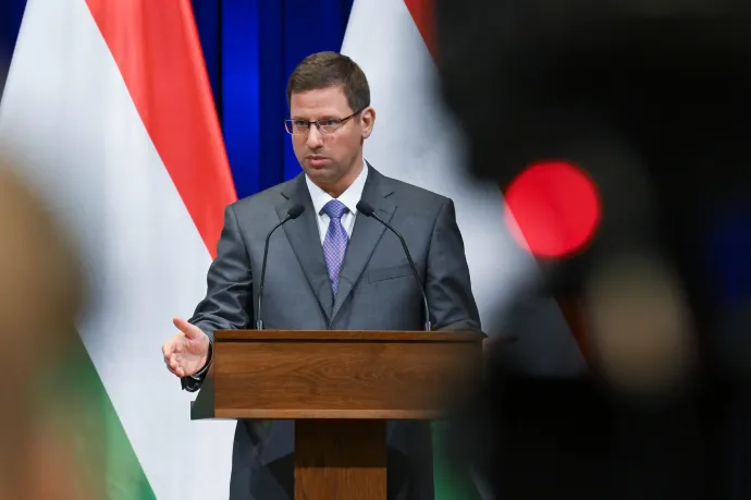 A független újságok többsége nem kérdezhetett a kormányinfón az ország legnagyobb titkosszolgálati ügye közepén