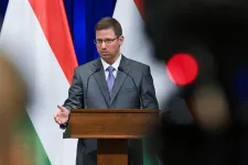 A független újságok többsége nem kérdezhetett a kormányinfón az ország legnagyobb titkosszolgálati ügye közepén