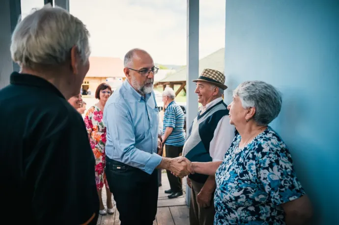 Kormányválság idején az RMDSZ egyszerre beszél a maradásról és méri a terepen a kilépés támogatottságát