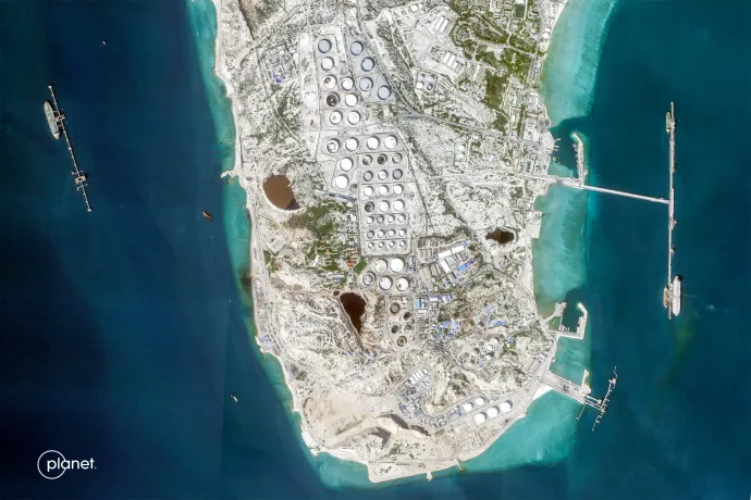 Műholdfelvétel olajraktárakról és terminálokról a Kharg-szigeten – Fotó: Planet Labs PBC / AFP