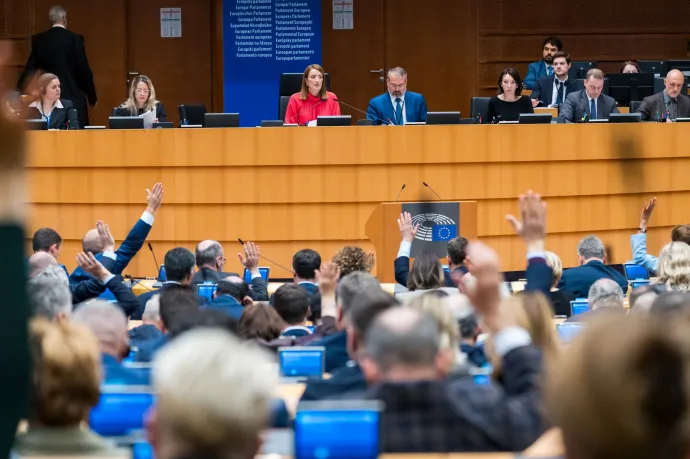 Betiltaná a mesterséges intelligenciával vetkőztető appokat az Európai Parlament