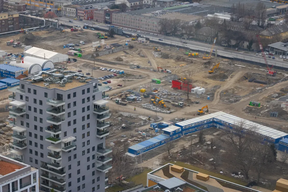 Budapest egyre fogyatkozik, miért rakja ki a „megtelt” táblát több önkormányzat?