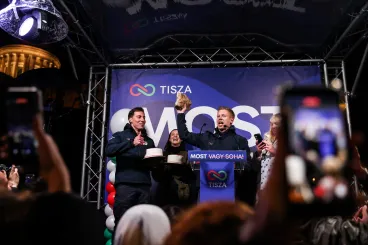 Orbán után egy nappal Magyar Péter legfontosabb szövetségesével tartott gyűlést Esztergomban