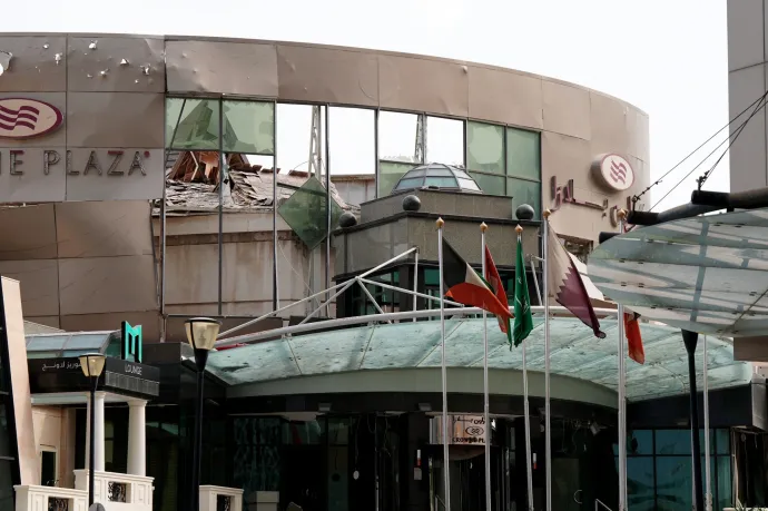 A bahreini, manamai Crown Plaza Hotel március 1-én, egy iráni légicsapás után – Fotó: Fadhel Madan / AFP