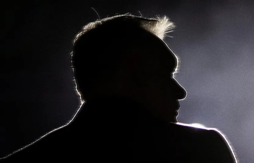 Régóta lehet érzékelni, hogy recseg-ropog a rendszer, de most napi szinten derülnek ki belső ügyek – elemzés