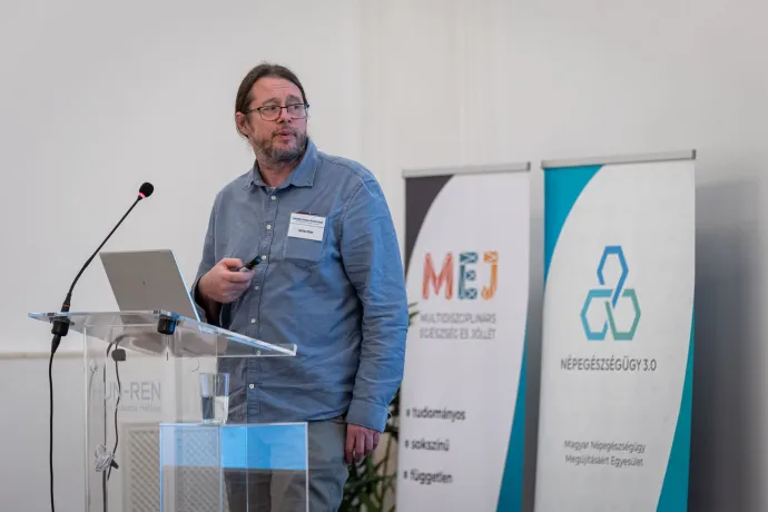 Kardos Gábor, a Debreceni Egyetem kutatója a Planetáris egészség a polikrízis idején konferencián – Fotó: Tóth Krisztina