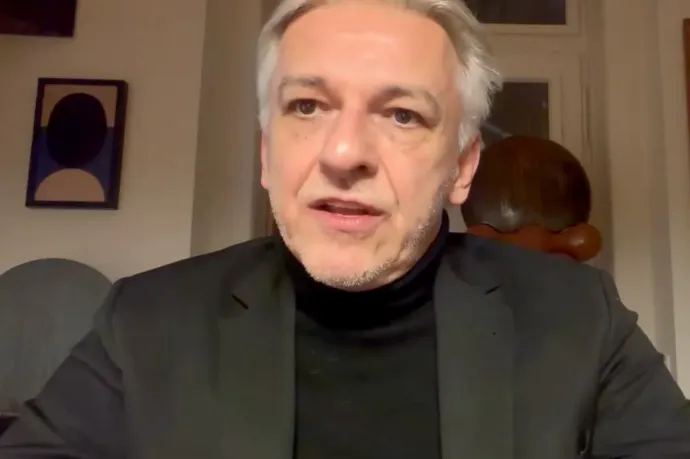 Alföldi Róbert hősnek nevezte Szabó Bencét, Hajós András és Lengyel Tamás tiszteleg előtte