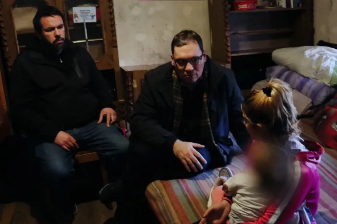 A szavazat ára: tízezer forintért és élelmiszercsomagért vehetett szavazatokat a Fidesz a szegénységben élőktől