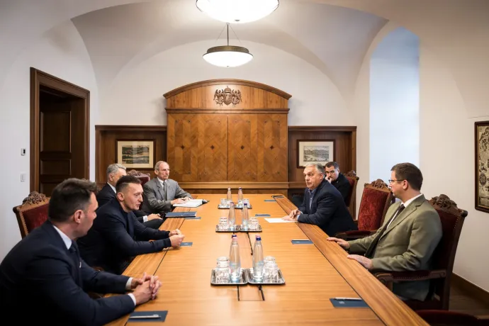 A kormány több értelmezésben próbálja megmagyarázni a kellemetlen kémügyet, de van itt néhány ellentmondás