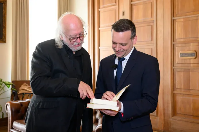 Krasznahorkai átvette a díjat, amit neki alapítottak Athénban