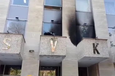 Molotov-koktélokat dobtak a prágai Orosz Ház épületére