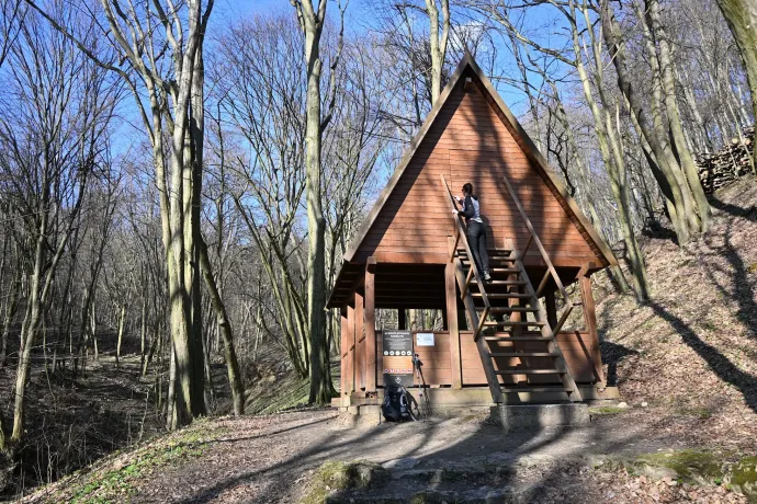 Szarvas-kúti bivakkunyhó, Várgesztes, Gesztesi vár – Fotó: Sztraka Ferenc, Tenczer Gábor / Telex