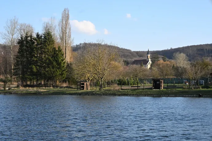 Szarvas-kúti bivakkunyhó, Várgesztes, Gesztesi vár – Fotó: Sztraka Ferenc, Tenczer Gábor / Telex