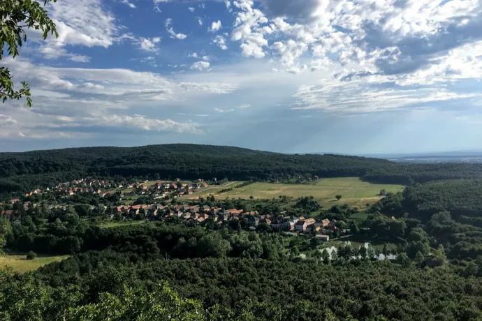 Szarvas-kúti bivakkunyhó, Várgesztes, Gesztesi vár – Fotó: Sztraka Ferenc, Tenczer Gábor / Telex