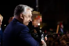A Kúria kimondta, hogy jogsértően kampányolt kisgyerekkel Orbán Viktor