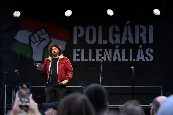 Puzsér szerint az RTL megalkuvó, hogy urnazárás után adják az új Heti Hetest, Majka válaszolt a kritikájára