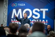 Magyar Péter: Azt a pénzt, amit 30 milliárdos jachtra költenek, a tiszadobi gyerek uzsonnájából veszik el