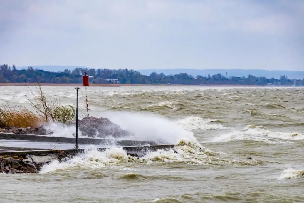 Legalább rendesen esne, ha már ilyen szeles, borult hétvégénk lesz
