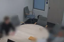 Más országok érdeke is lehet, hogy a Tisza Párt ne nyerje meg a választásokat, hangzik el a tiszás informatikus nemzetbiztonsági kihallgatásáról készült videón