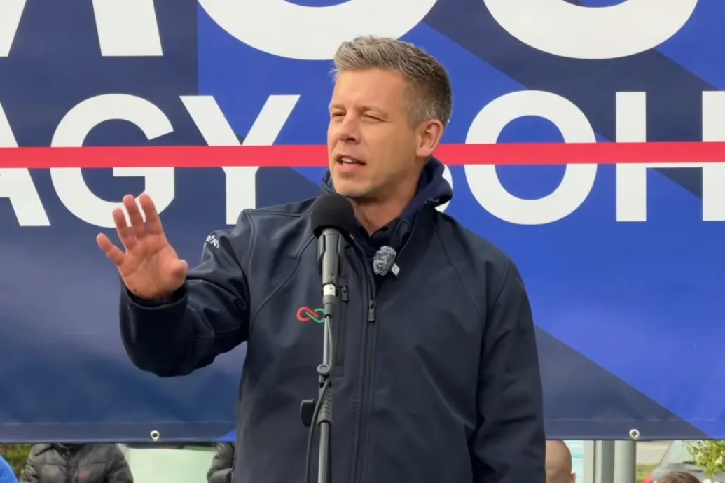 Magyar Péter: A kormány „oda-vissza” megvágott felvételén nem is tagadják, hogy a titkosszolgálat a Tisza szétverésére kapott megbízást