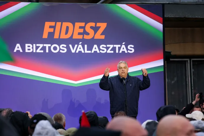 Orbán Viktor beszél a péceli kampányeseményen – Fotó: Melegh Noémi Napsugár / Telex