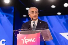 Az utolsó iráni sah száműzött fia szerint Irán jelenlegi vezetőivel nem szabad megegyezni
