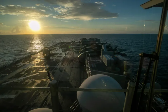 Több ezer amerikai tengerészgyalogos és tengerész érkezett a Közel-Keletre