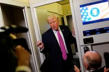 Trump szerint Irán beleegyezett, hogy átengedjen 20 hajót a Hormuzi-szoroson
