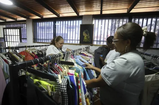 Még drágábbak lehetnek a turkálós ruhák, ha rábólintanak egy új sürgősségi kormányrendeletre