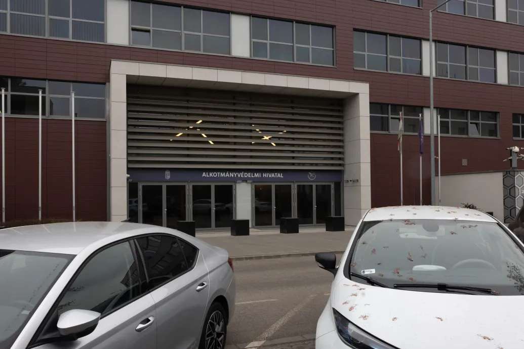 Csak a kormányon múlik, hogy akarja-e tisztázni a titkosszolgálatot gyanúba keverő botrányt