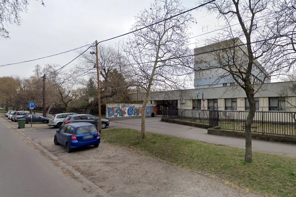 Egy budapesti gimnázium tanára szerint az igazgató nem engedi, hogy a diákok megnézhessék az Itt érzem magam otthon című filmet a választások előtt