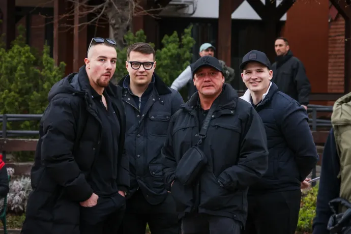 Hiába keccsöl Adolf, Kubatov árnyéka és Lázár biztosa, Orbán mégis kibillent