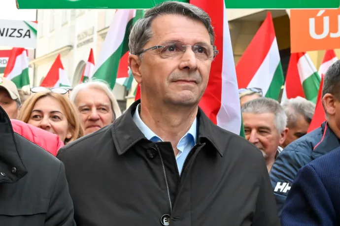 Gyerekekkel kampányolt Cseresnyés Péter, 300 ezer forintos bírságot kapott