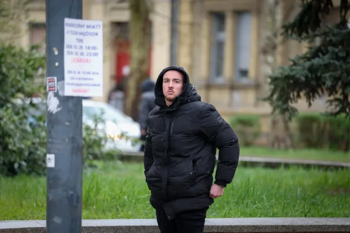 Felül Gremsberger Bertalanék, középen Bazsó Adolf, alul pedig a füttyögős tüntető – Fotó: Bődey János / Telex