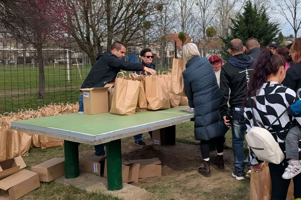 A tiszás jelölt szerint a fideszes képviselőhöz köthető alapítvány iskolájából vihették kiosztani a lisztet borsodi lakosoknak