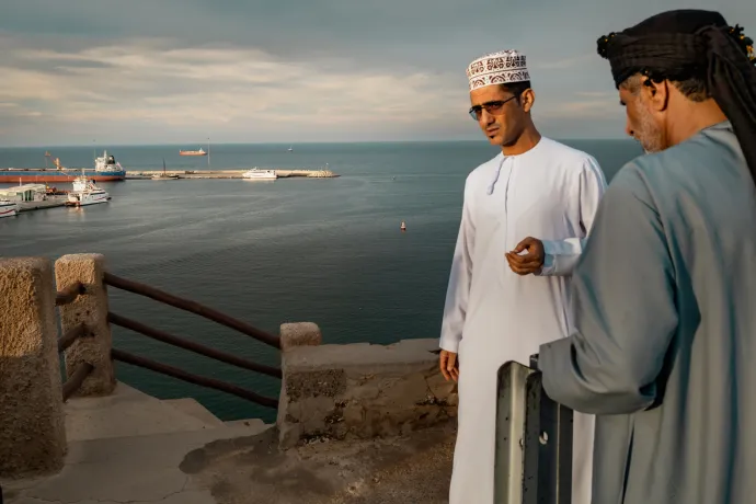 A Hormuzi-szoros Ománnál 2026. március 30-án – Fotó: Elke Scholiers / Getty Images