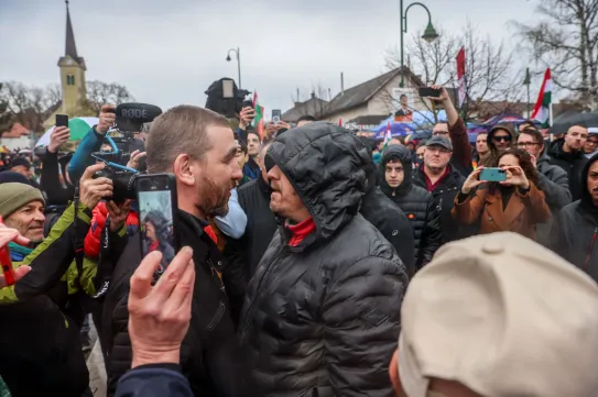Orbán's campaign rallies highlight deep divisions among Hungarian voters