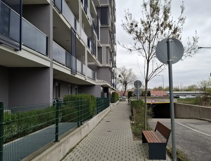 Mélygarázs bejárata egy budapesti új lakóparkban – Fotó: G7