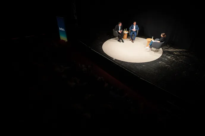 Magyarország jövő időben az Átrium színpadán – Fotó: Alföldi Dániel István / Telex