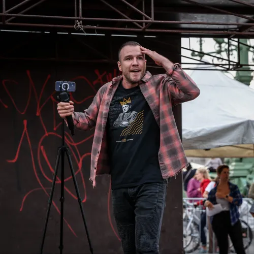 Molnár Áron nyílt levelet írt a filmjüket a gimnáziumból kitiltó igazgatónak: A cenzúrája tökéletes példa arra, hogy miért kell leváltani ezt a rendszert