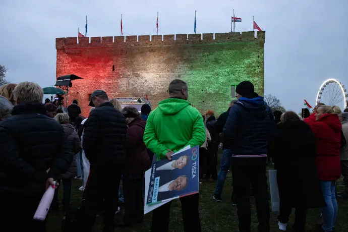 Gyulán, Ráki Zsolt helyi tiszás országgyűlési képviselőjelölttel – Fotó: Hevesi-Szabó Lujza / Telex