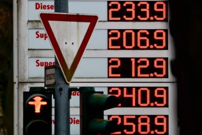 Arte: Hiába olcsóbb Magyarországon a benzin, a helyi pénztárca így is nehezen bírja