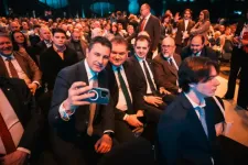 Kvóták, postások, buszok – az RMDSZ mindent megtesz, hogy szállítson két mandátumot a Fidesznek