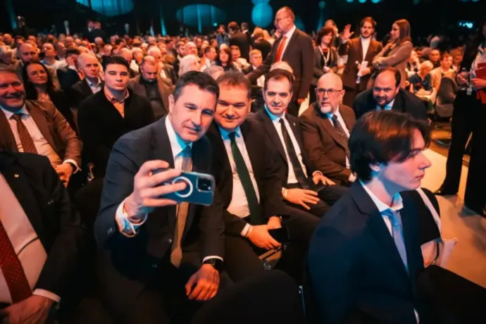 Kvóták, postások, buszok – az RMDSZ mindent megtesz, hogy szállítson két mandátumot a Fidesznek