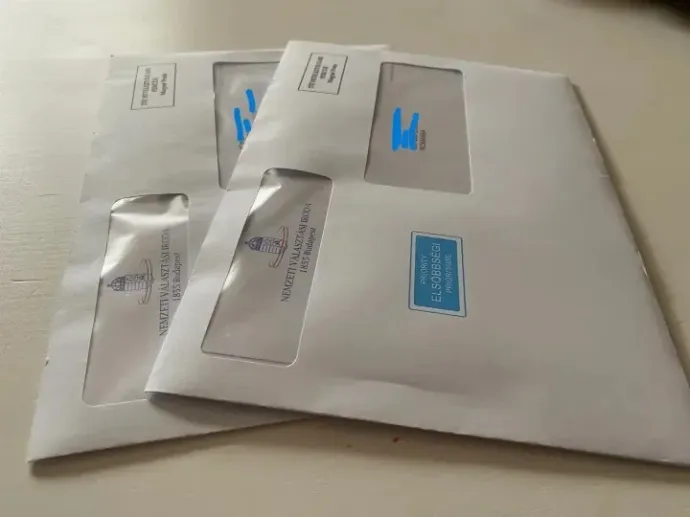 Ezekért a borítékokért zajlik a teljes RMDSZ-szervezetet megmozgató gyűjtőakció – Fotó: Tőkés Hunor / Transtelex