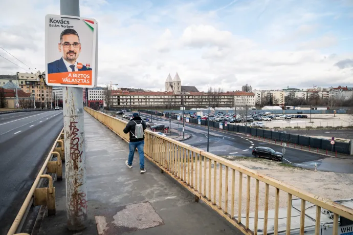 Leszedik a választási plakátokat a budapesti hidak szerkezetéről