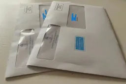 Féltik a szavazataikat: több erdélyi Tisza-szavazó személyesen viszi a borítékját Magyarországra